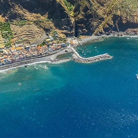 Yellow Wave * Paul do Mar (Madeira)