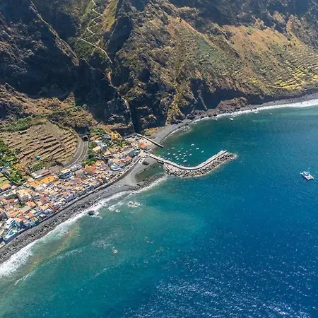 Yellow Wave Semesterbostad