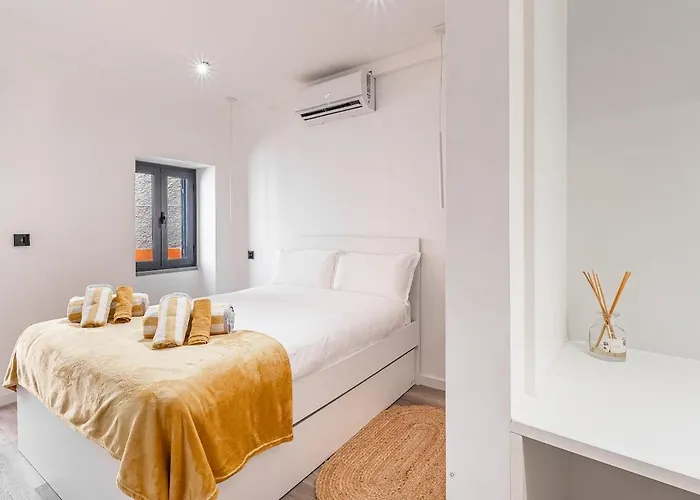 Yellow Wave Paul do Mar (Madeira)