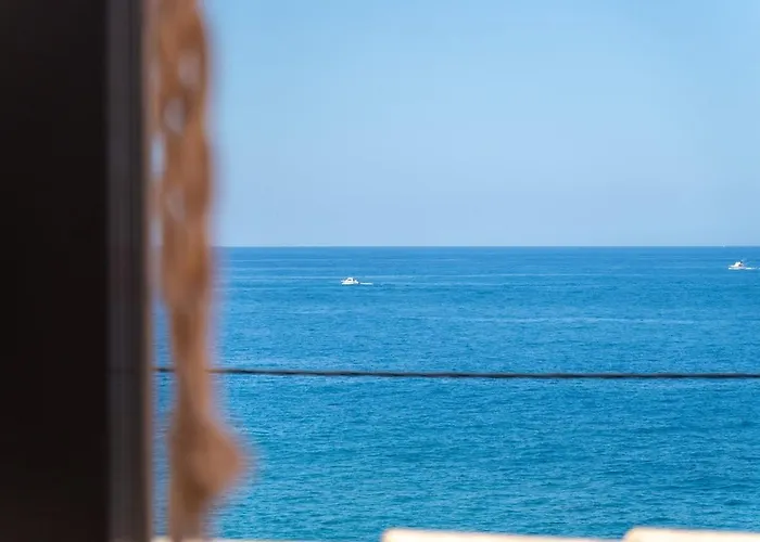 Yellow Wave Semesterbostad *